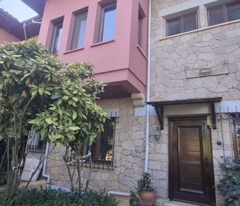 DRAGOS'TA 1 DÖNÜM ARSADA SATILIK İKİZ VİLLA